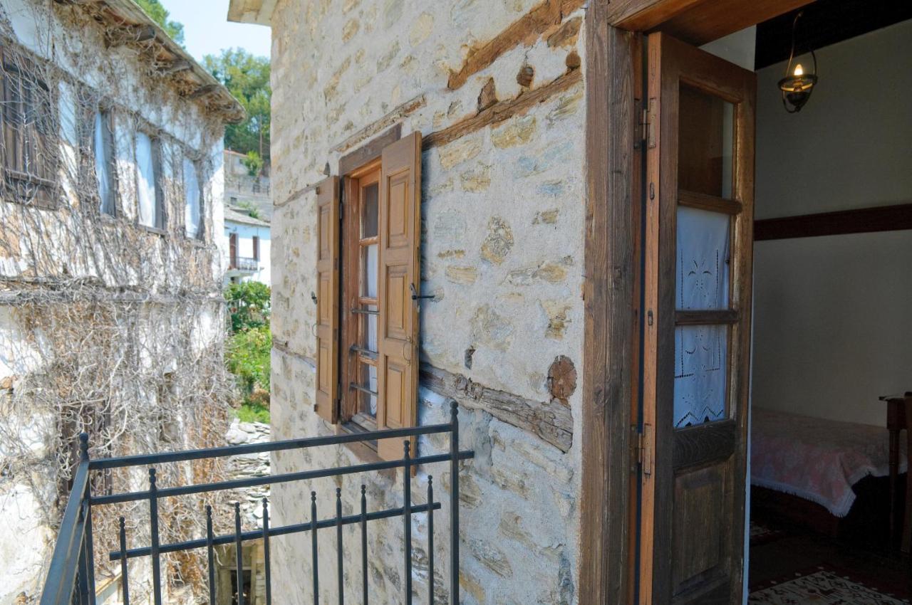 Alatinos Pinakátai Exterior foto